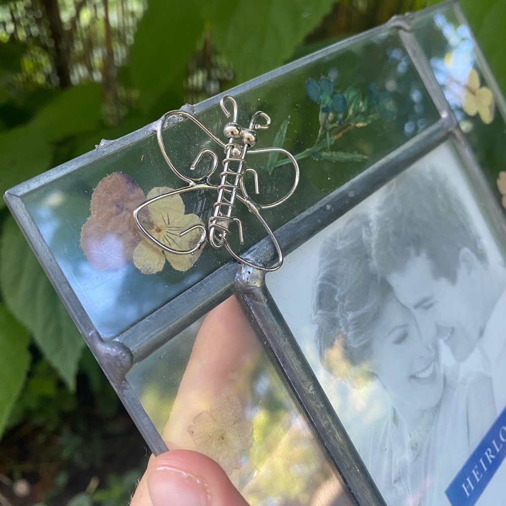 2/$50 🌸 2 SET PAIR Pressed Floral Frames w Butterflies - Picture 5 of 10
